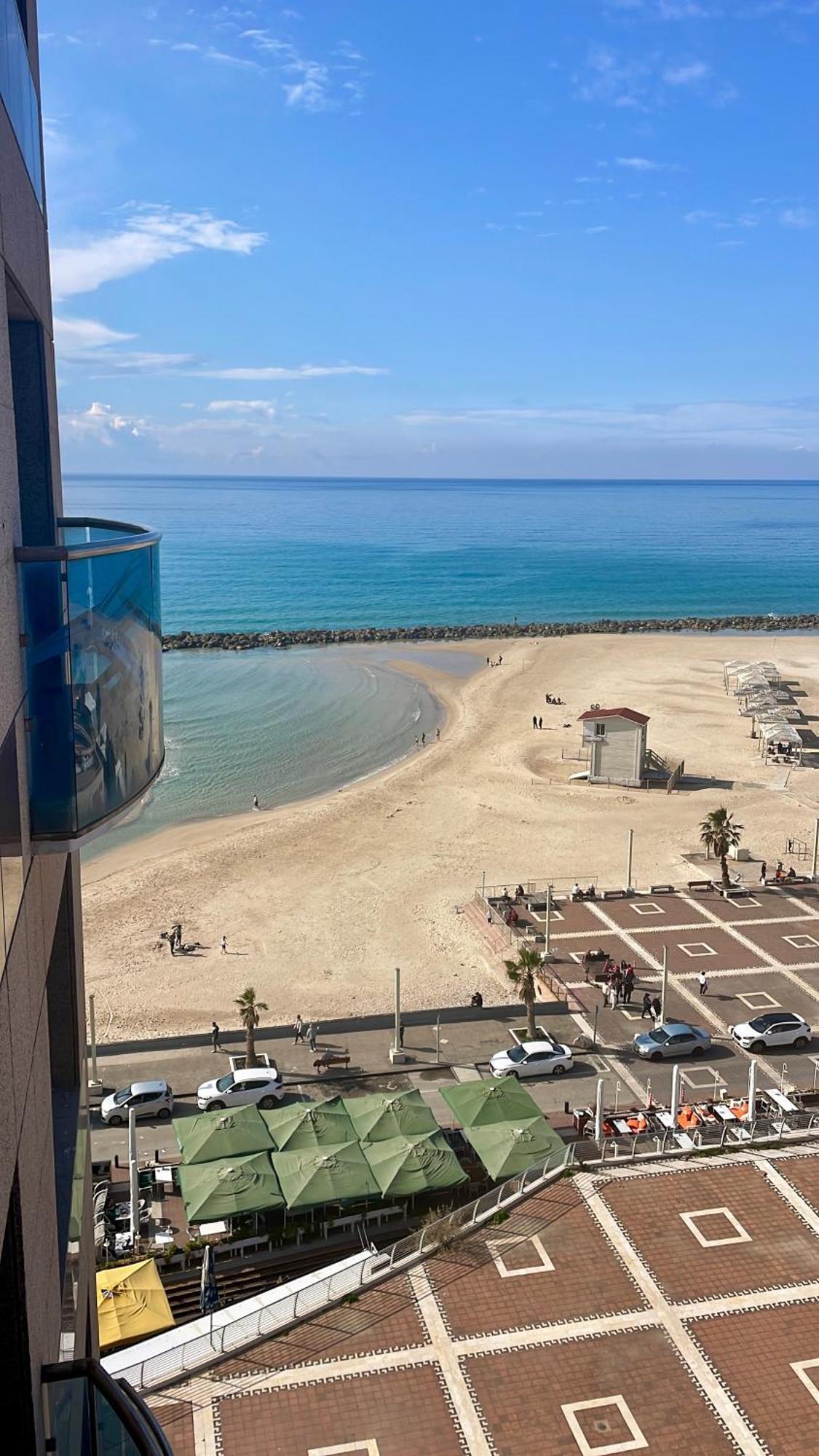Suite On The Beach Haifa Exterior foto