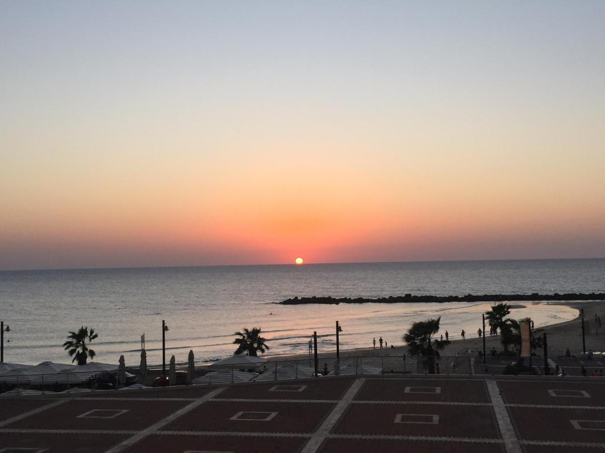Suite On The Beach Haifa Exterior foto